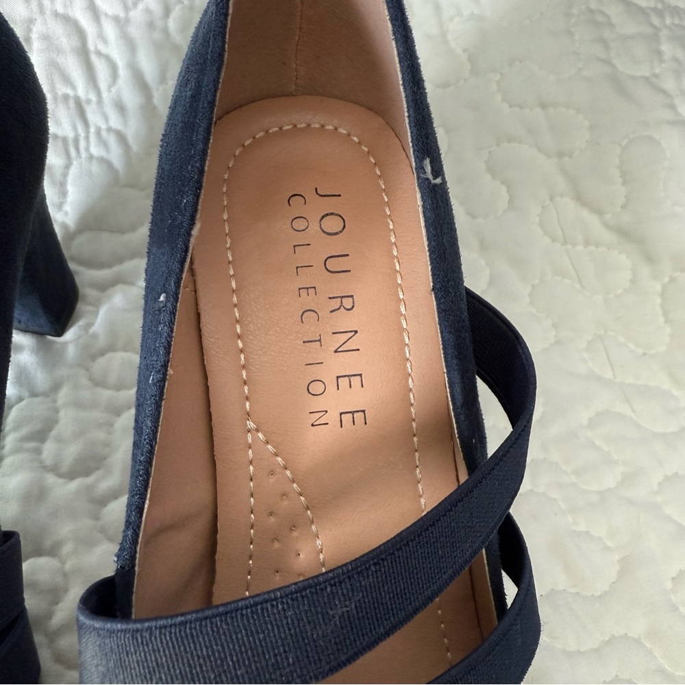 Journee Collection Loren Heals Elegant Navy Women's Shoes Size 8 - Picture 5 of 10